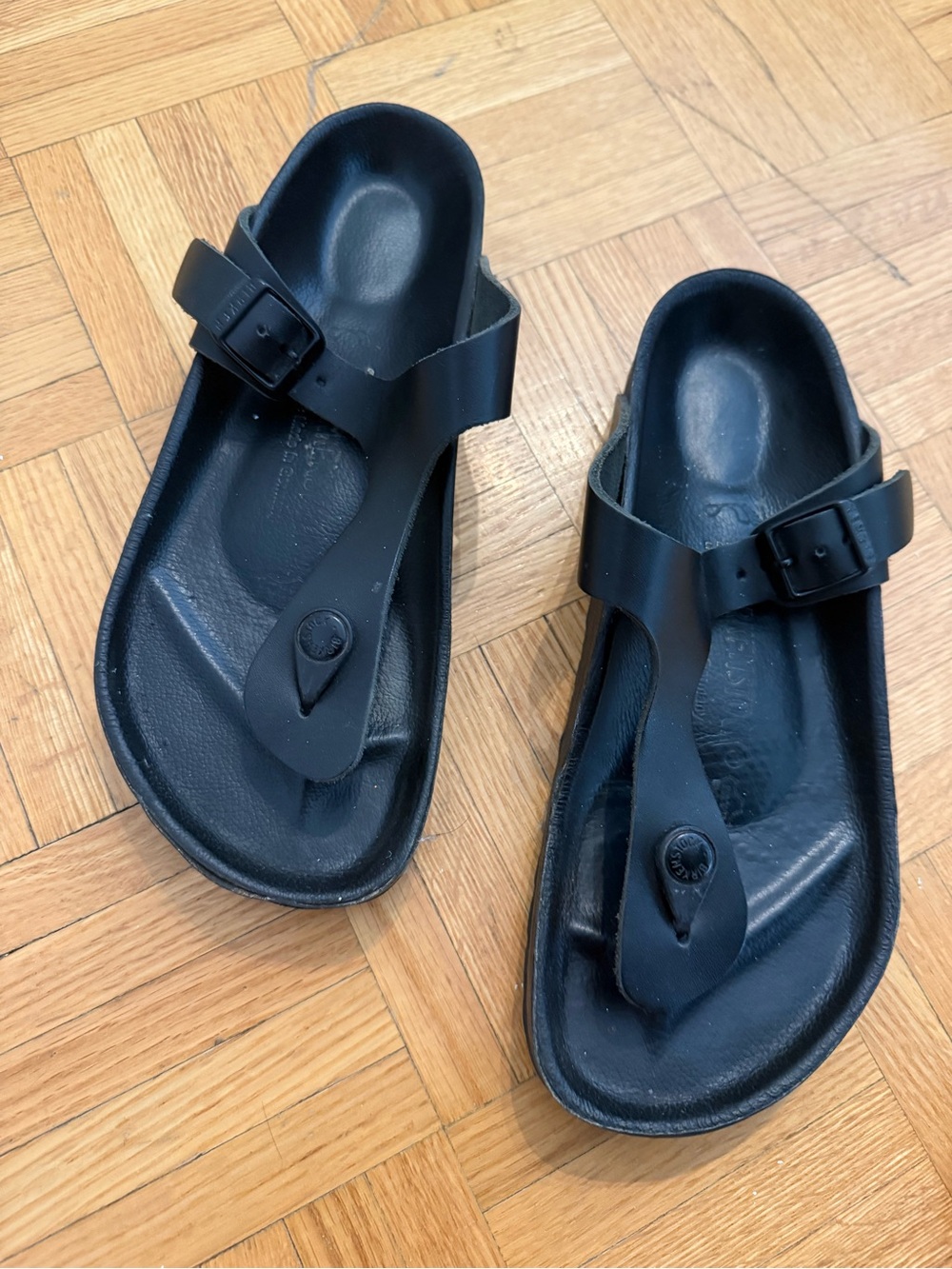 Birkenstock Gizeh Sandals - Black Leather- size US8- no box